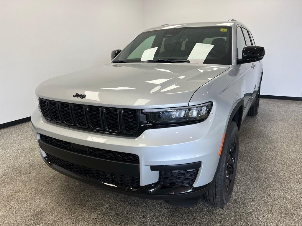 new 2025 Jeep Grand Cherokee L car, priced at $42,032