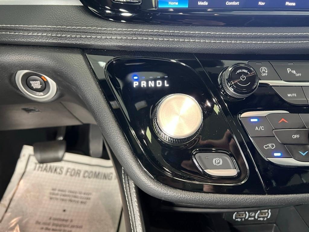 used 2025 Chrysler Pacifica car, priced at $37,800