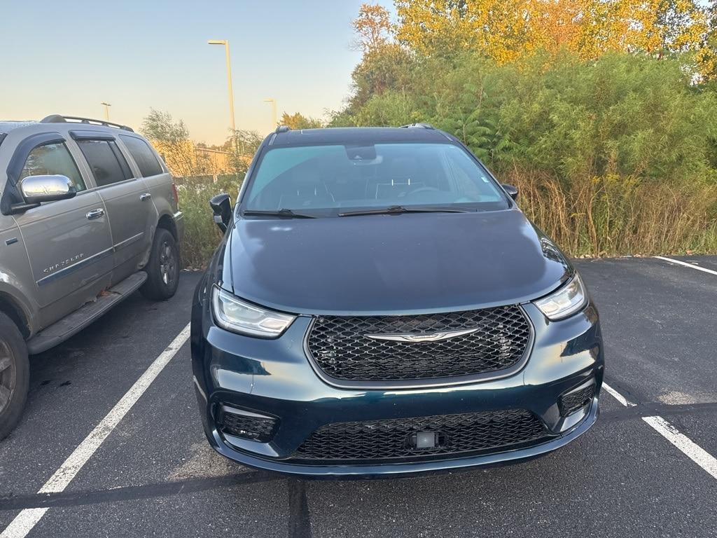 used 2025 Chrysler Pacifica car, priced at $37,800