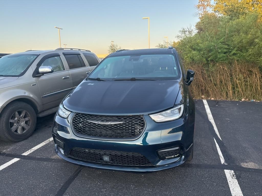 used 2025 Chrysler Pacifica car, priced at $37,800