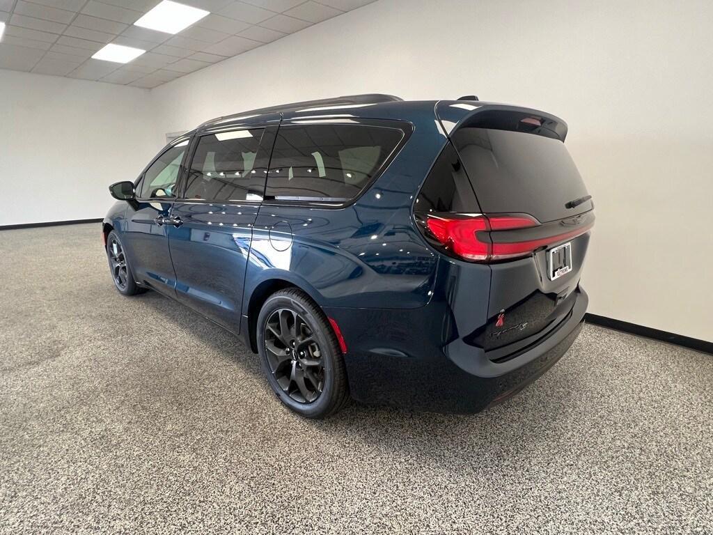 used 2025 Chrysler Pacifica car, priced at $37,800