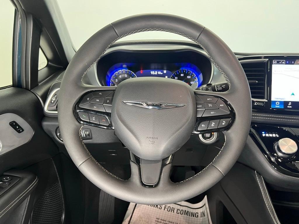 used 2025 Chrysler Pacifica car, priced at $37,800