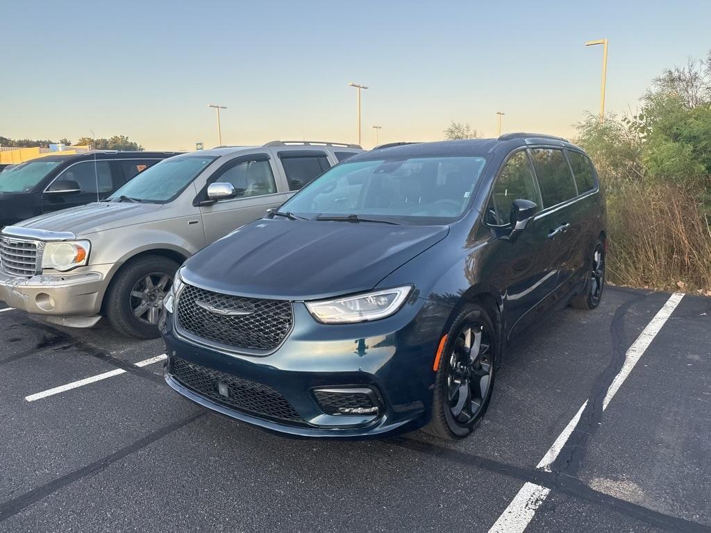 used 2025 Chrysler Pacifica car, priced at $37,800