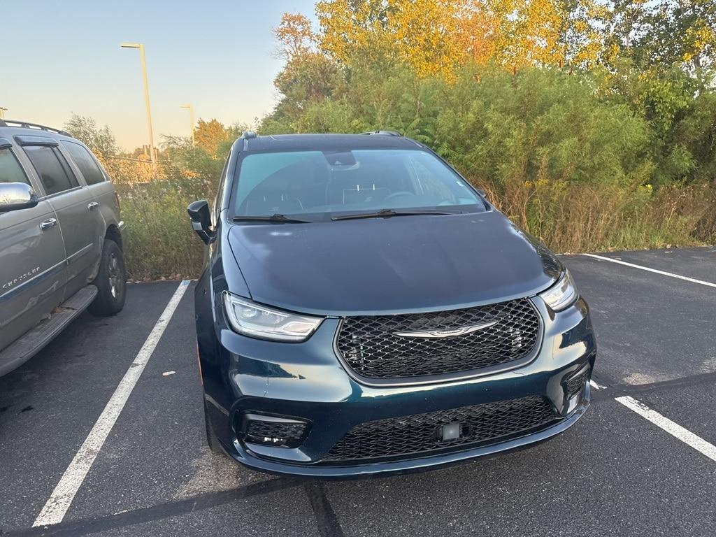 used 2025 Chrysler Pacifica car, priced at $37,800