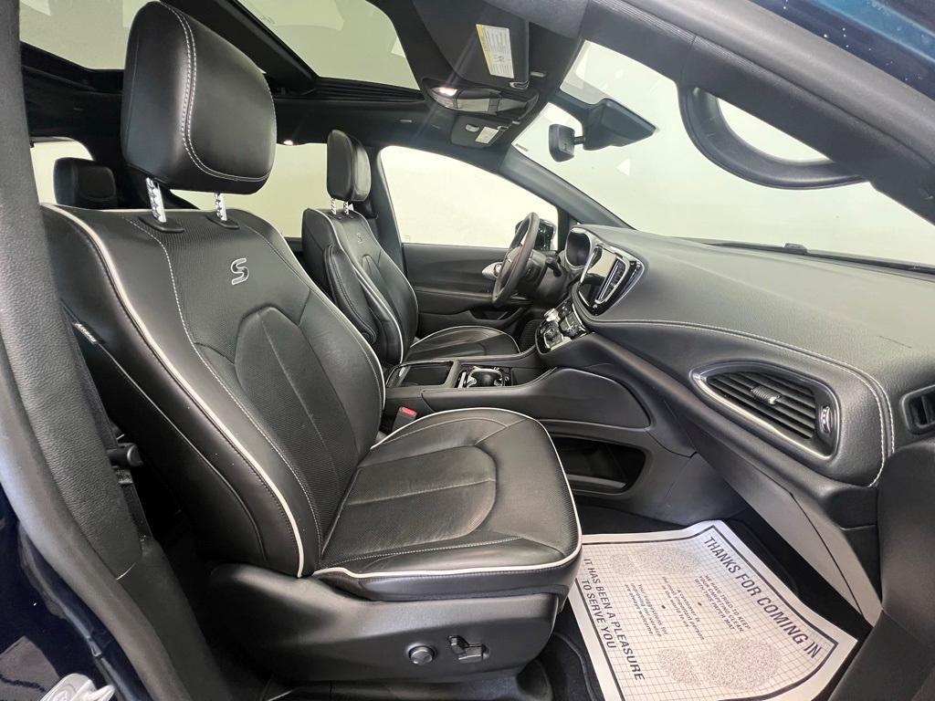 used 2025 Chrysler Pacifica car, priced at $37,800