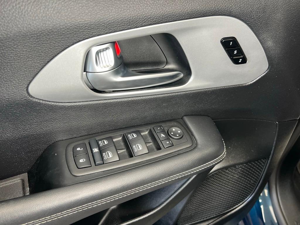 used 2025 Chrysler Pacifica car, priced at $37,800