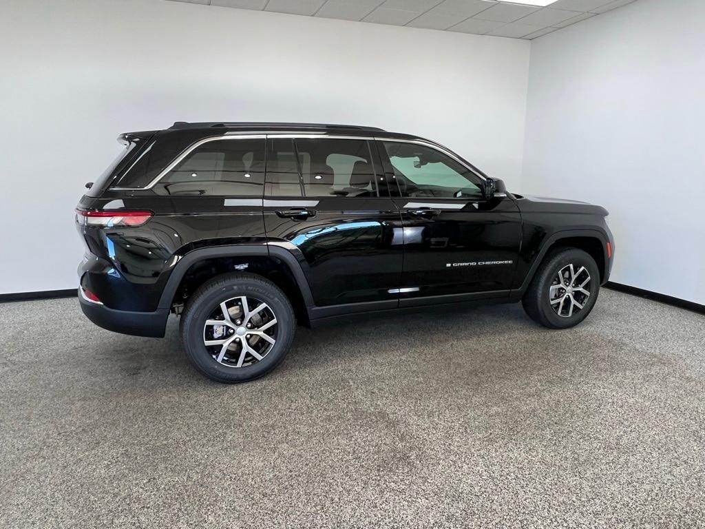new 2025 Jeep Grand Cherokee car, priced at $40,681