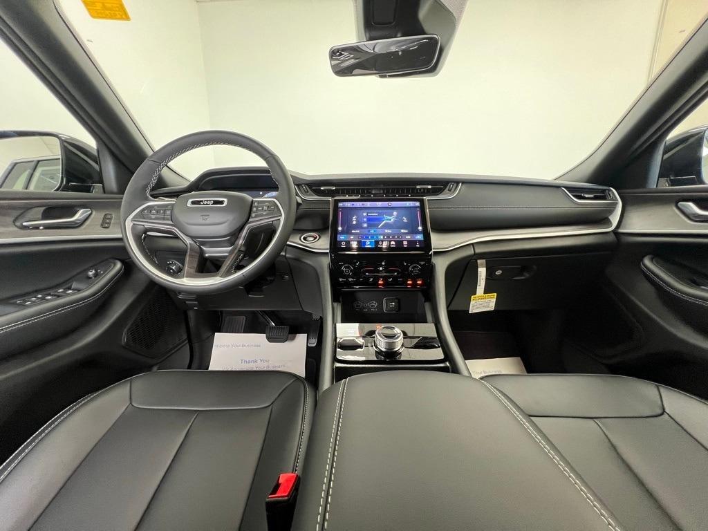 new 2025 Jeep Grand Cherokee car, priced at $41,181