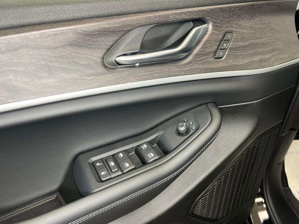 new 2025 Jeep Grand Cherokee car, priced at $41,181