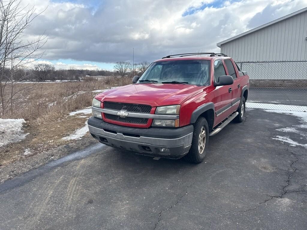 used 2005 Chevrolet Avalanche car, priced at $6,900