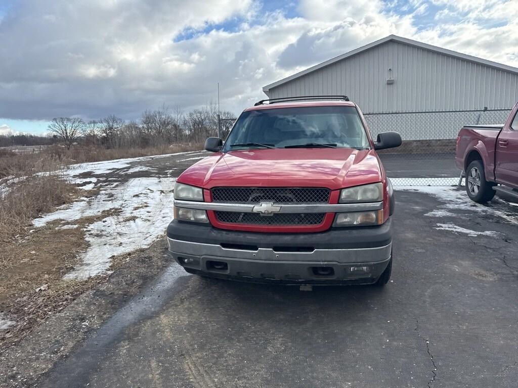 used 2005 Chevrolet Avalanche car, priced at $6,900