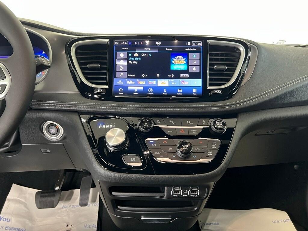 new 2025 Chrysler Pacifica car, priced at $40,719