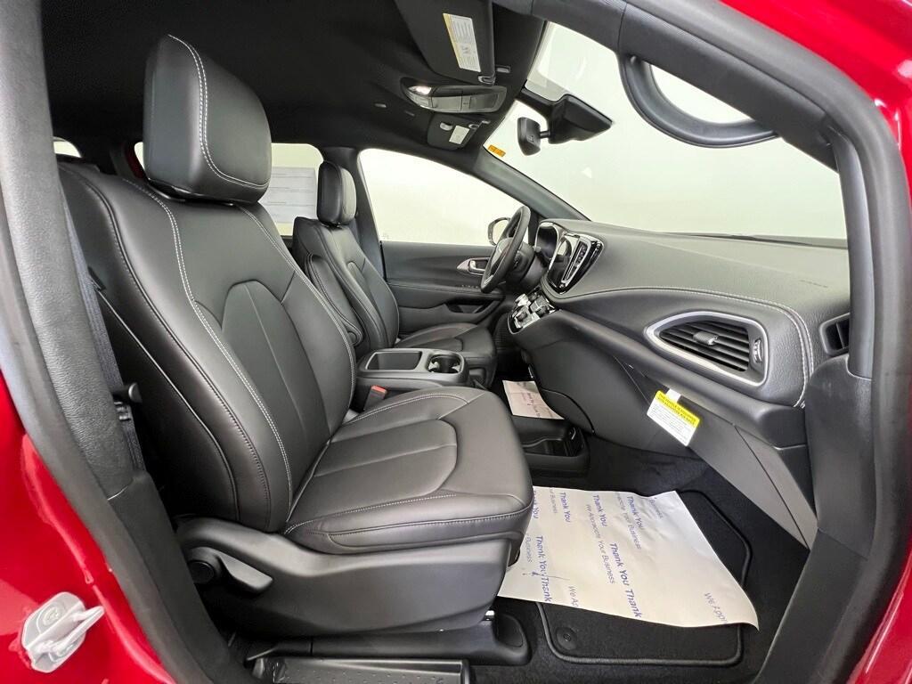 new 2025 Chrysler Pacifica car, priced at $40,719