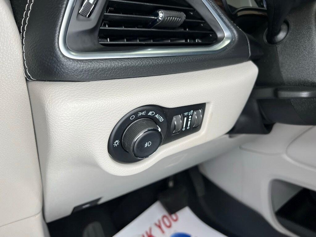 used 2021 Chrysler Pacifica car, priced at $25,902