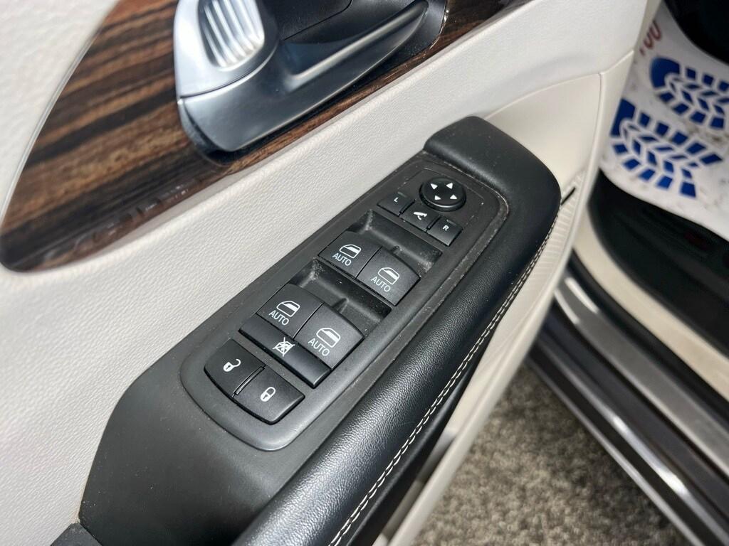 used 2021 Chrysler Pacifica car, priced at $25,902