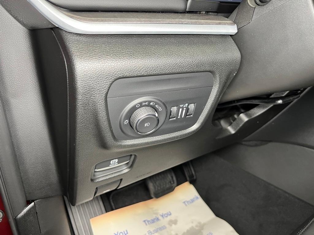 new 2025 Jeep Grand Cherokee car, priced at $43,944
