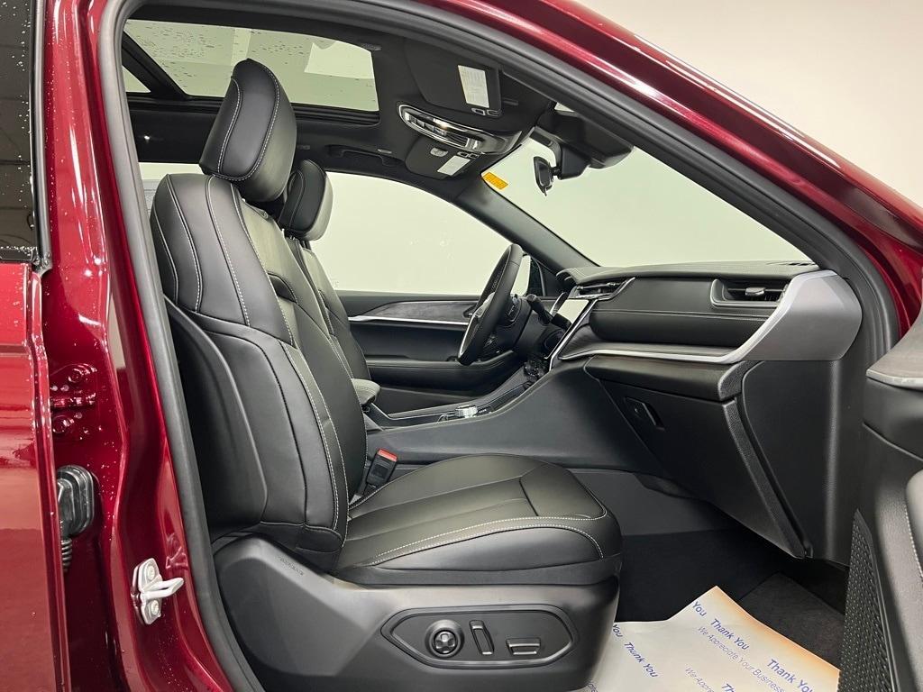 new 2025 Jeep Grand Cherokee car, priced at $43,944