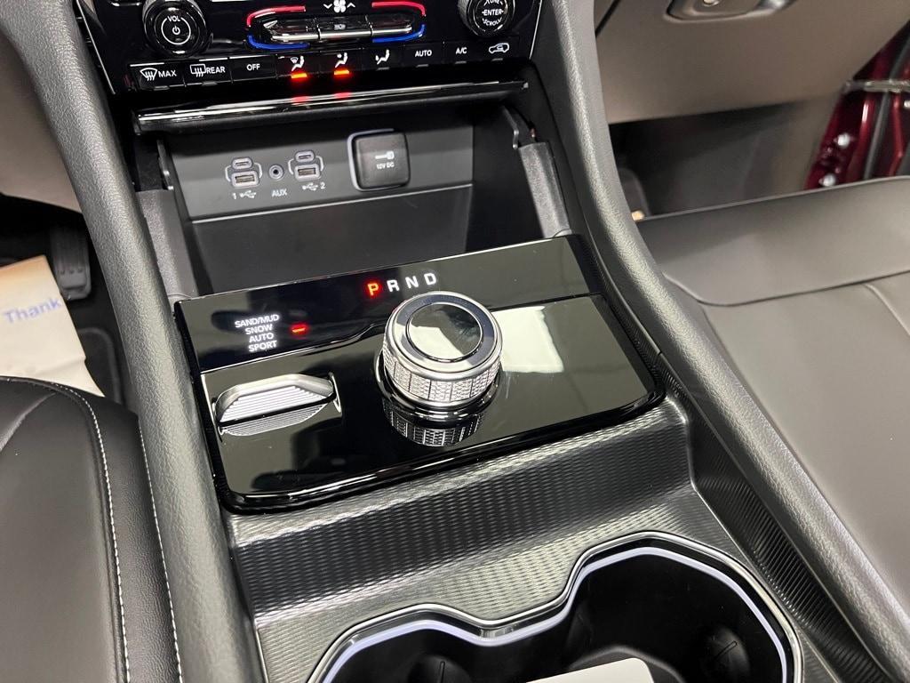new 2025 Jeep Grand Cherokee car, priced at $43,944