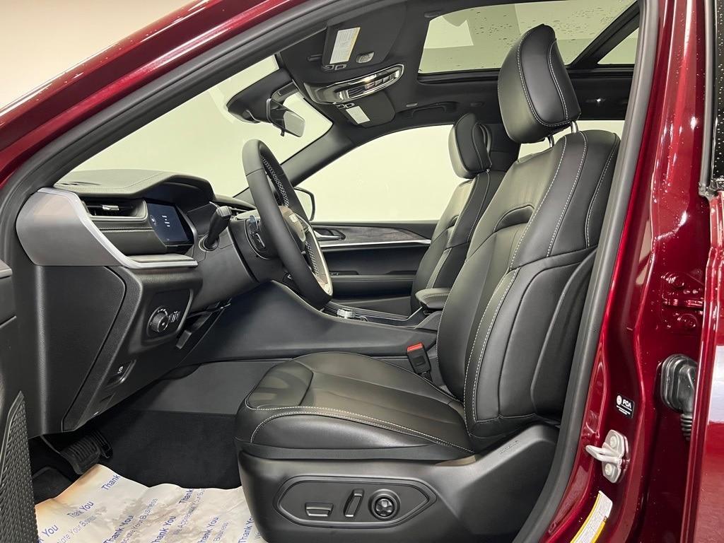 new 2025 Jeep Grand Cherokee car, priced at $43,944