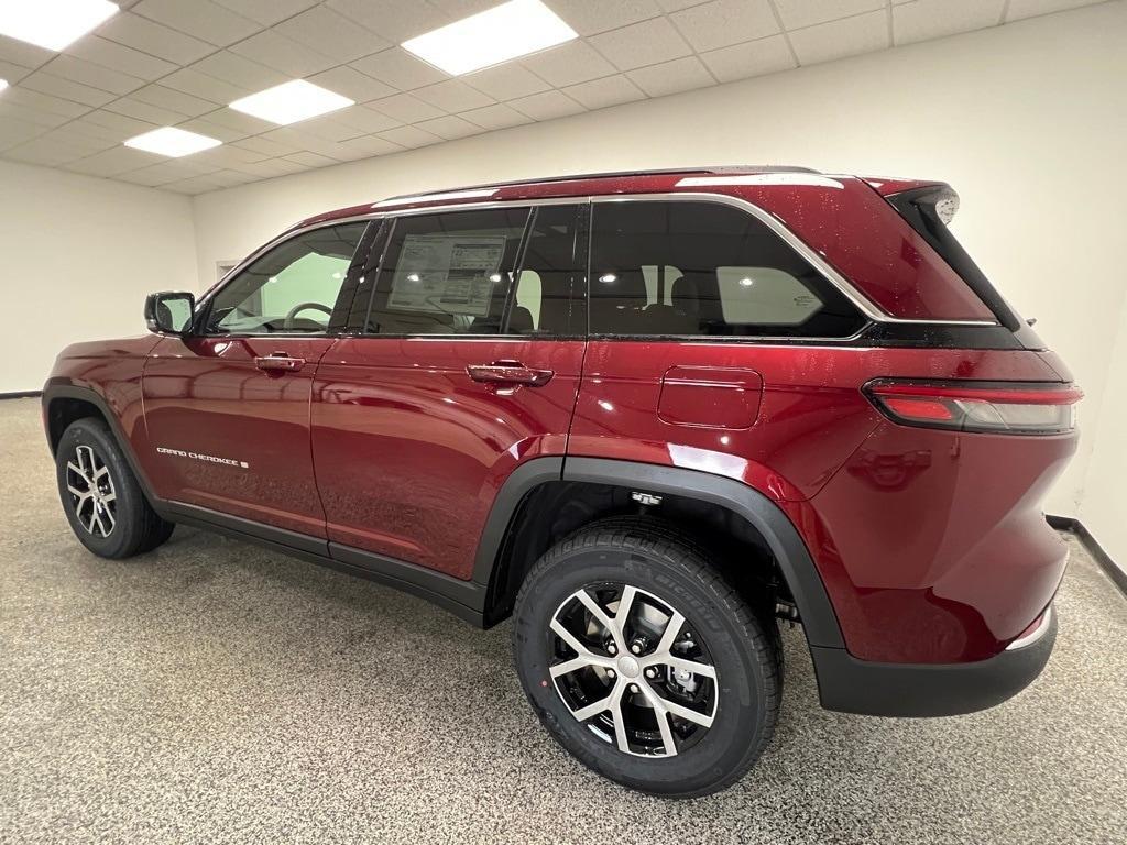 new 2025 Jeep Grand Cherokee car, priced at $43,944