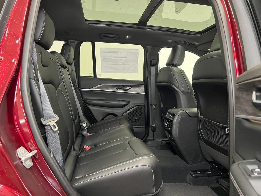 new 2025 Jeep Grand Cherokee car, priced at $44,194