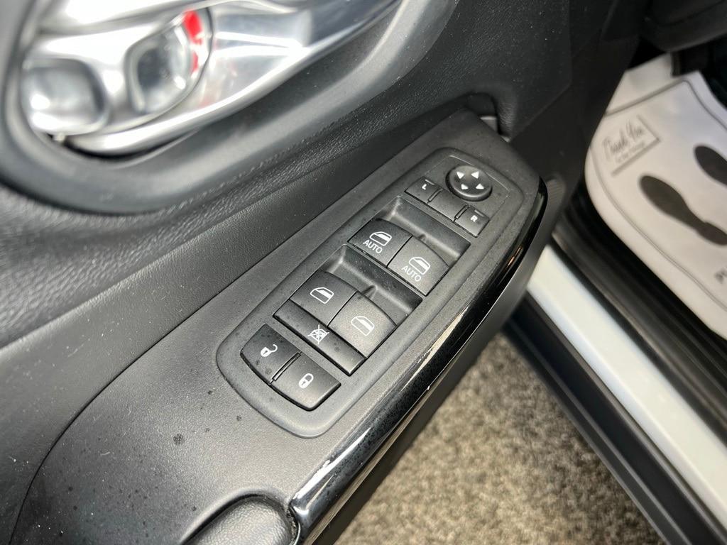 used 2020 Jeep Cherokee car, priced at $19,550