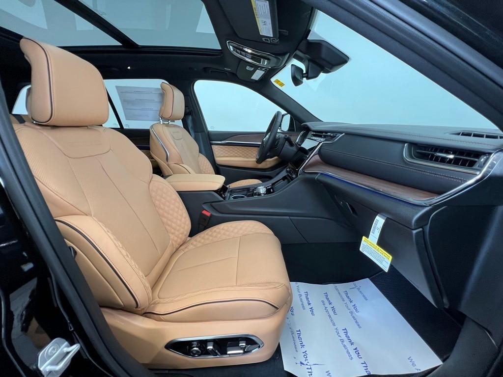 new 2025 Jeep Grand Cherokee car, priced at $63,675