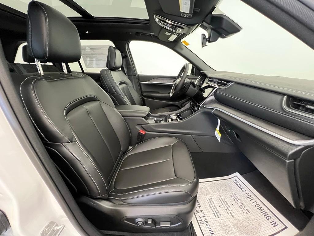 new 2025 Jeep Grand Cherokee car, priced at $42,408