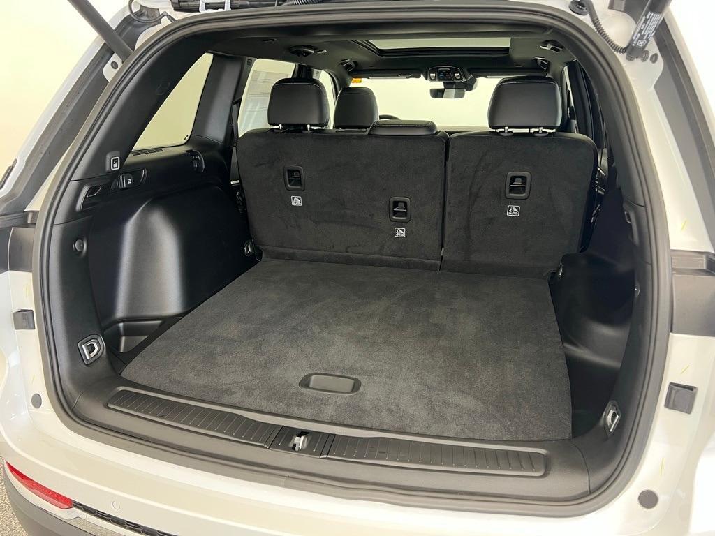 new 2025 Jeep Grand Cherokee car, priced at $42,408