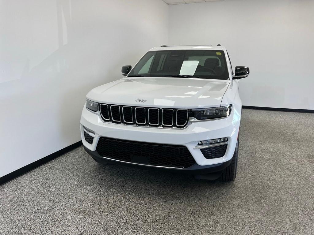new 2025 Jeep Grand Cherokee car, priced at $42,408