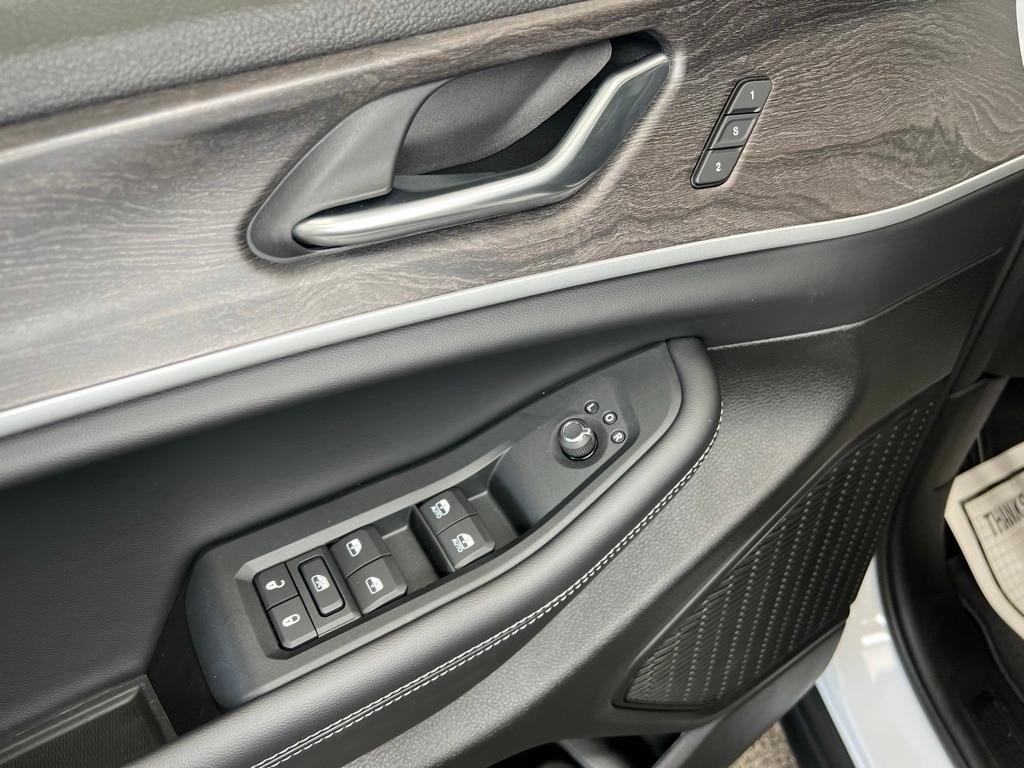 new 2025 Jeep Grand Cherokee car, priced at $42,408