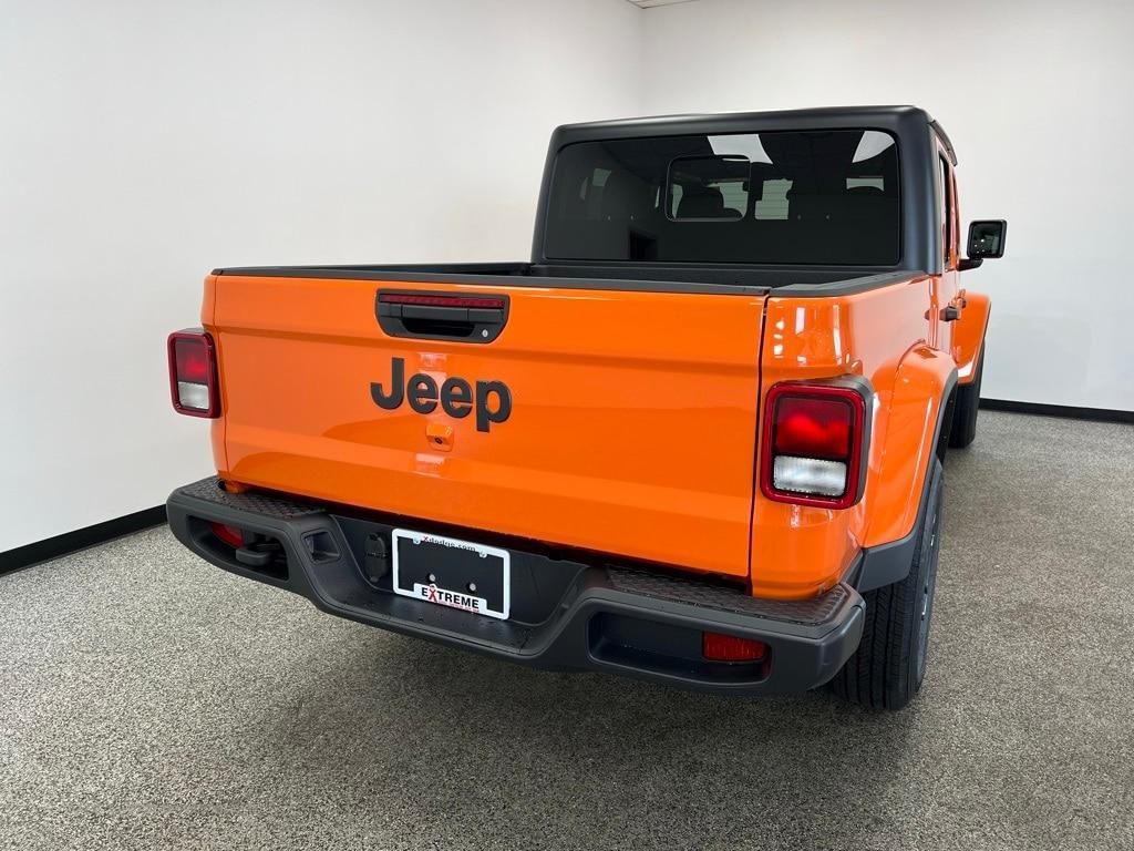 new 2025 Jeep Gladiator car, priced at $45,134
