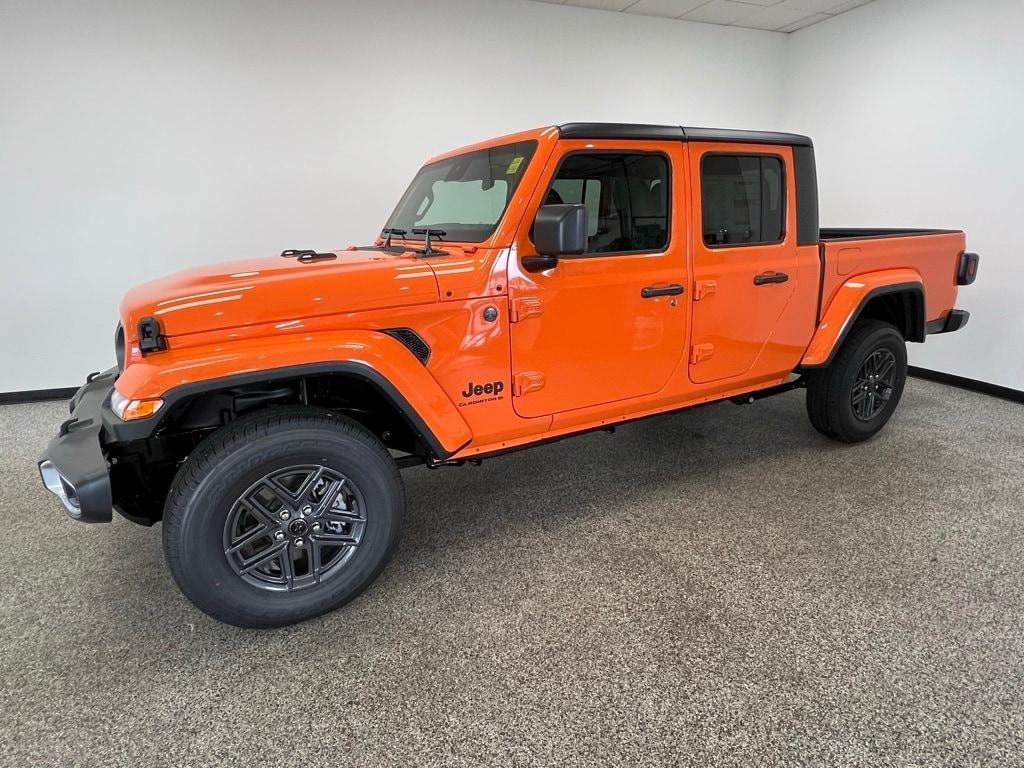 new 2025 Jeep Gladiator car, priced at $45,134