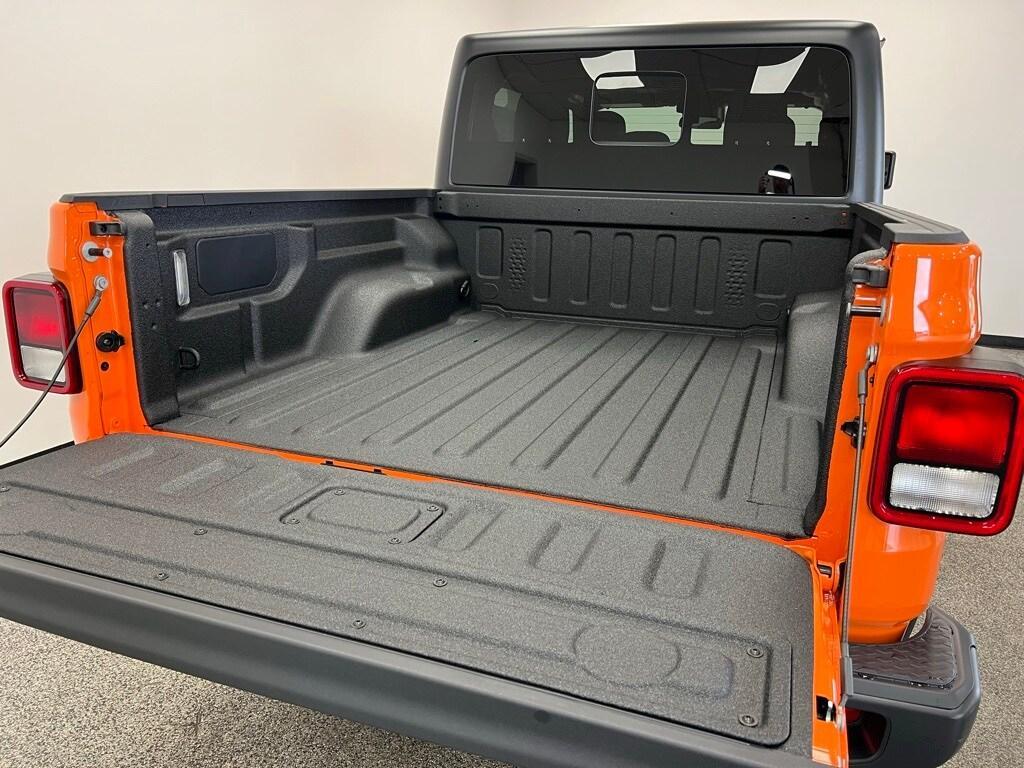 new 2025 Jeep Gladiator car, priced at $45,134