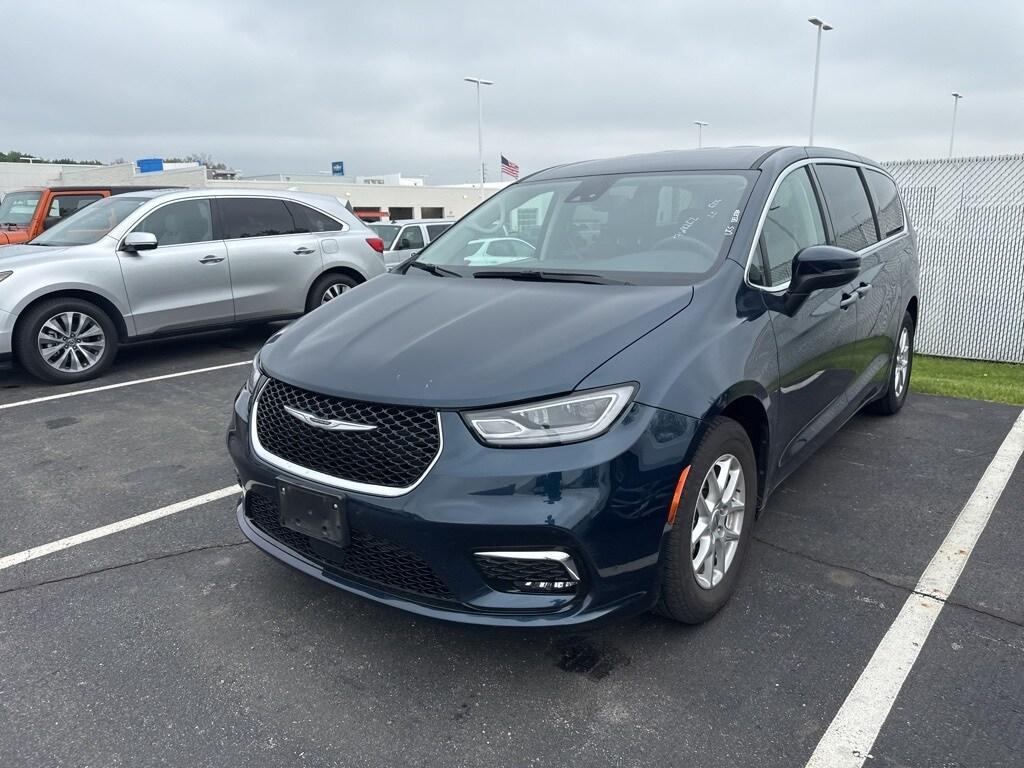 used 2023 Chrysler Pacifica car, priced at $26,400
