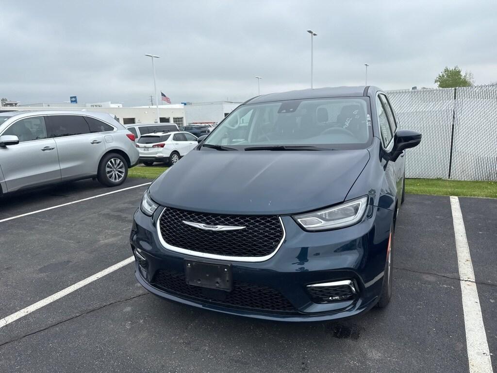 used 2023 Chrysler Pacifica car, priced at $26,400