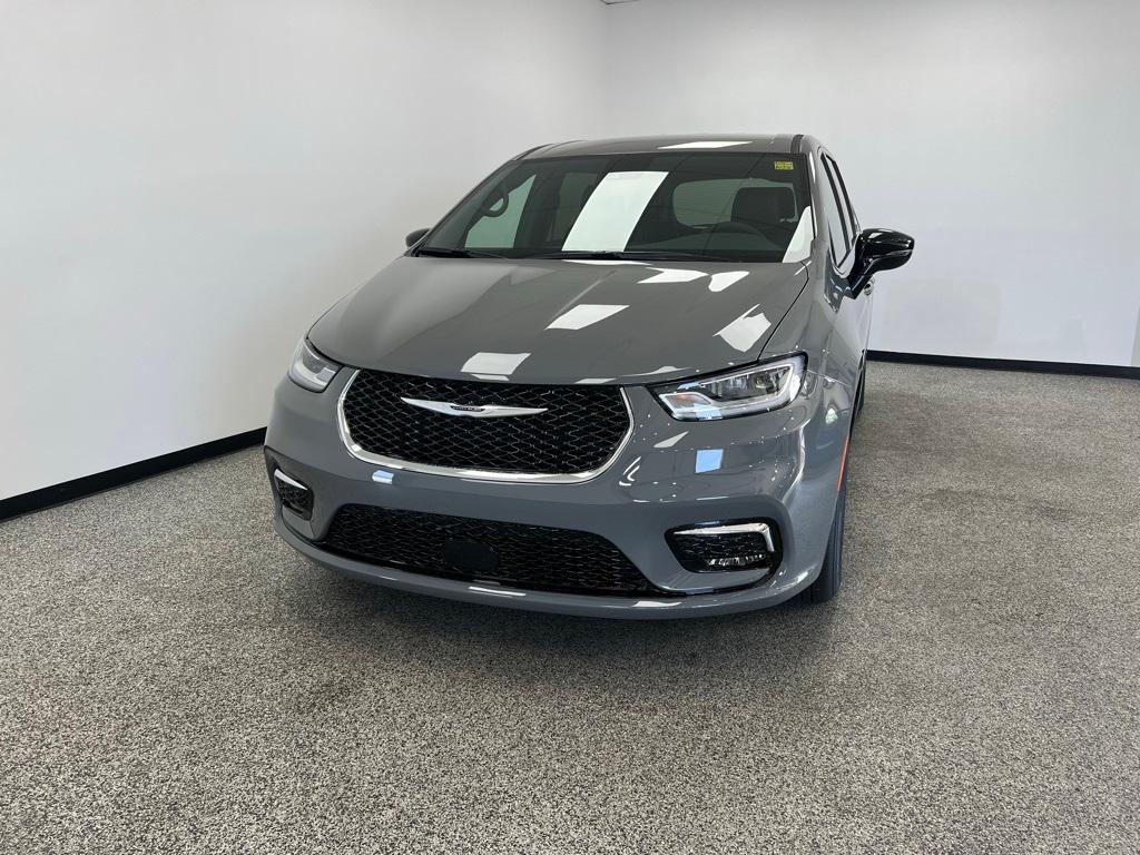 new 2025 Chrysler Pacifica car, priced at $40,719