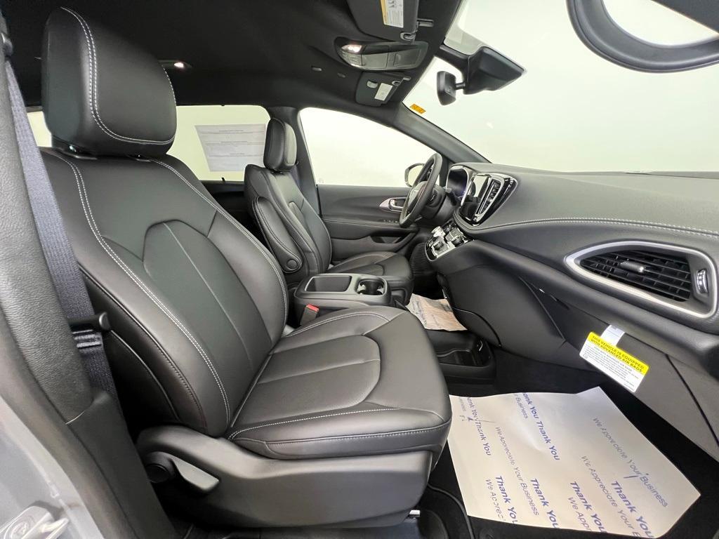new 2025 Chrysler Pacifica car, priced at $40,719