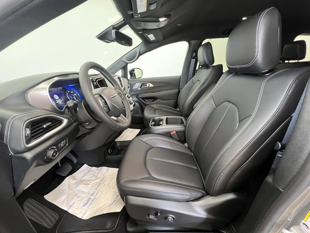 new 2025 Chrysler Pacifica car, priced at $40,719