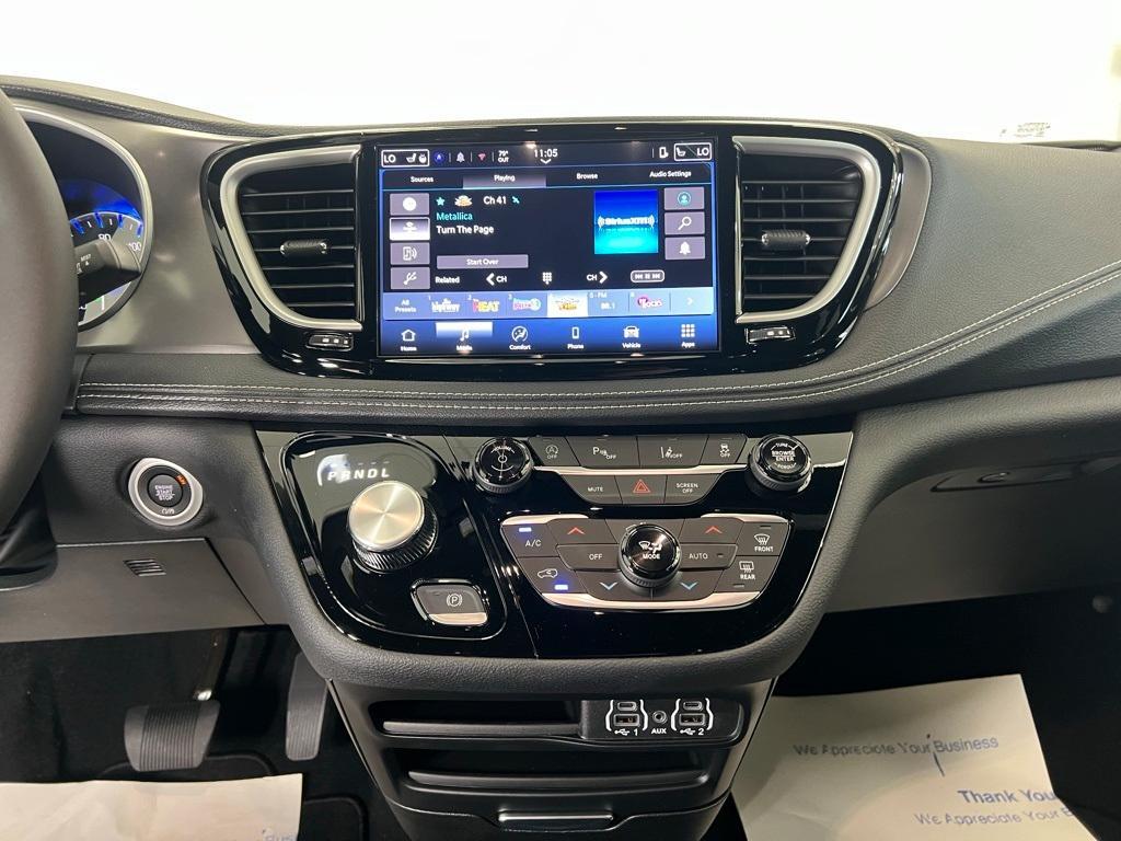 new 2025 Chrysler Pacifica car, priced at $40,719