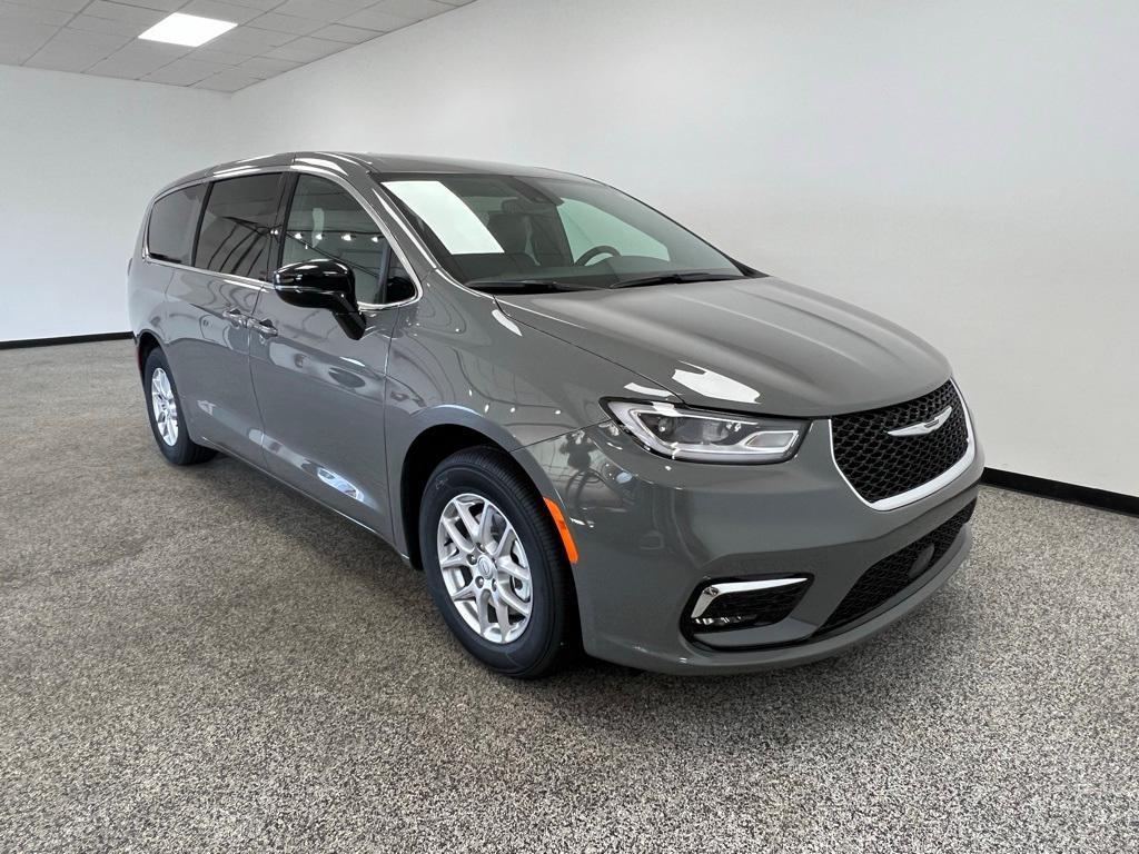 new 2025 Chrysler Pacifica car, priced at $40,719