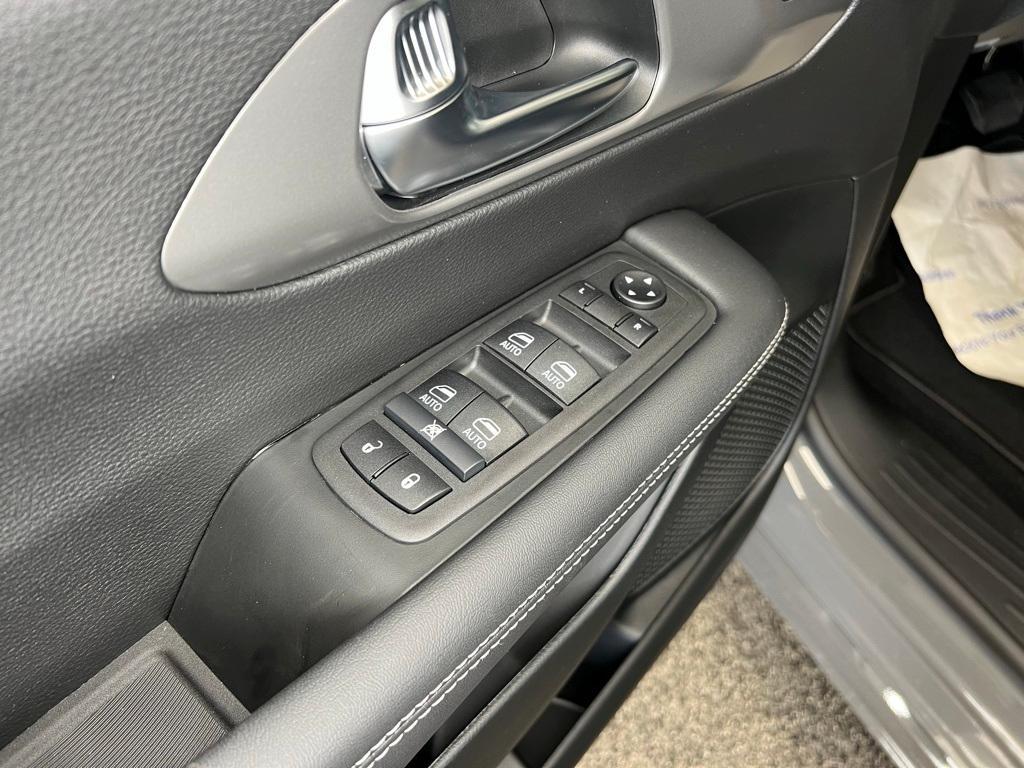 new 2025 Chrysler Pacifica car, priced at $40,719