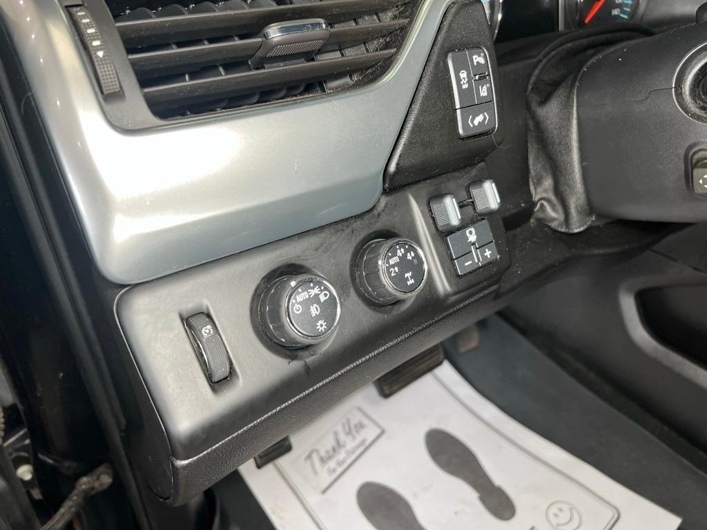 used 2015 Chevrolet Suburban car, priced at $11,900