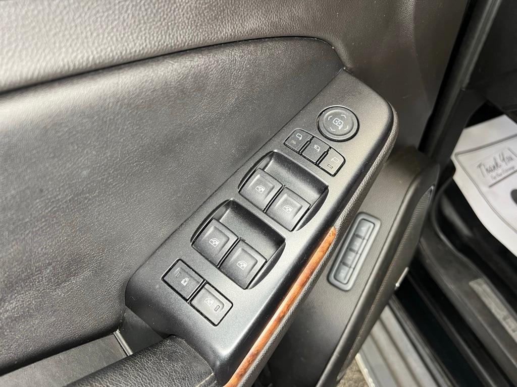 used 2015 Chevrolet Suburban car, priced at $11,900