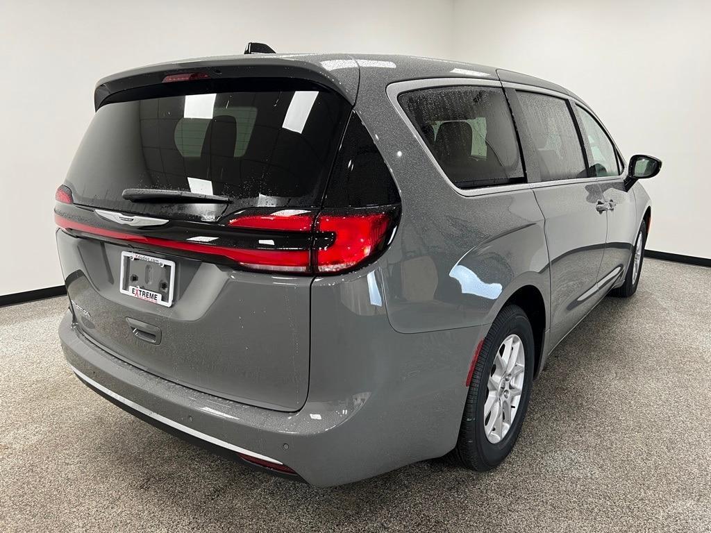 new 2025 Chrysler Pacifica car, priced at $40,420