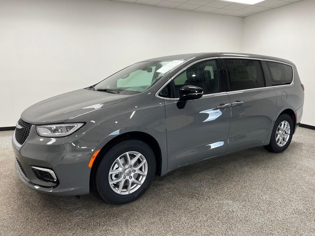 new 2025 Chrysler Pacifica car, priced at $40,420