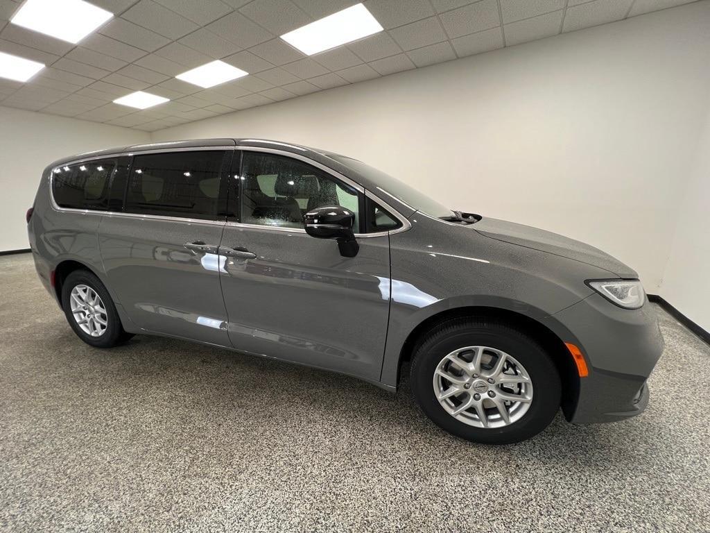 new 2025 Chrysler Pacifica car, priced at $40,420