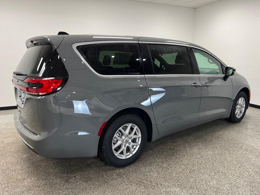 new 2025 Chrysler Pacifica car, priced at $40,420