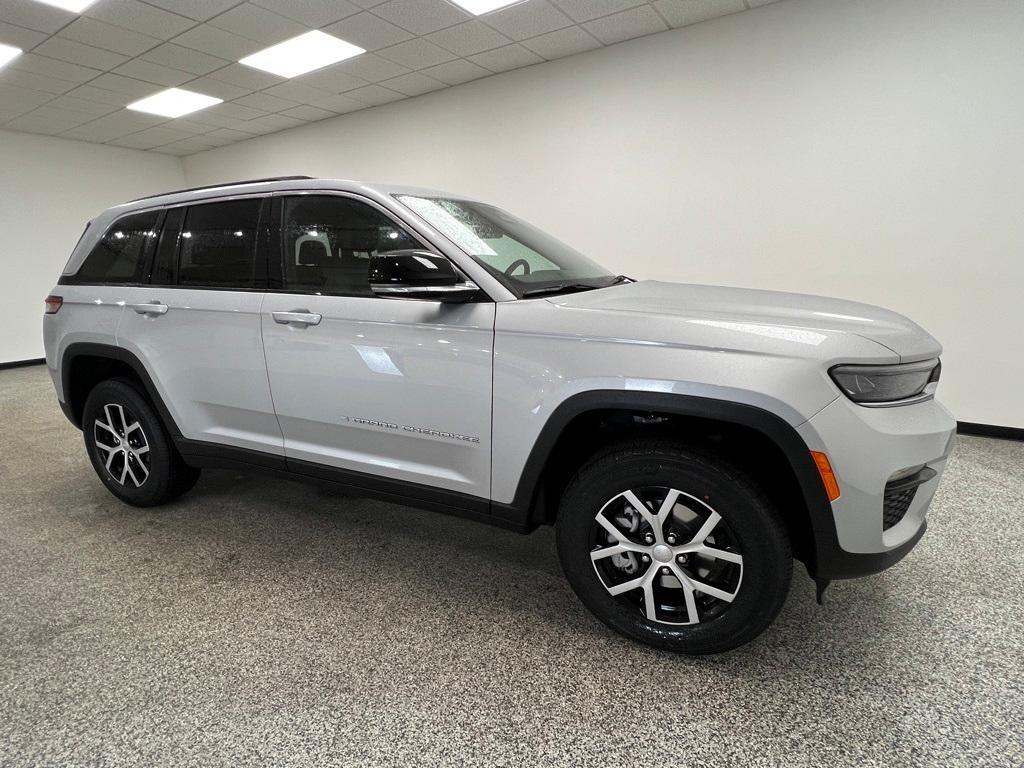 new 2025 Jeep Grand Cherokee car, priced at $43,878