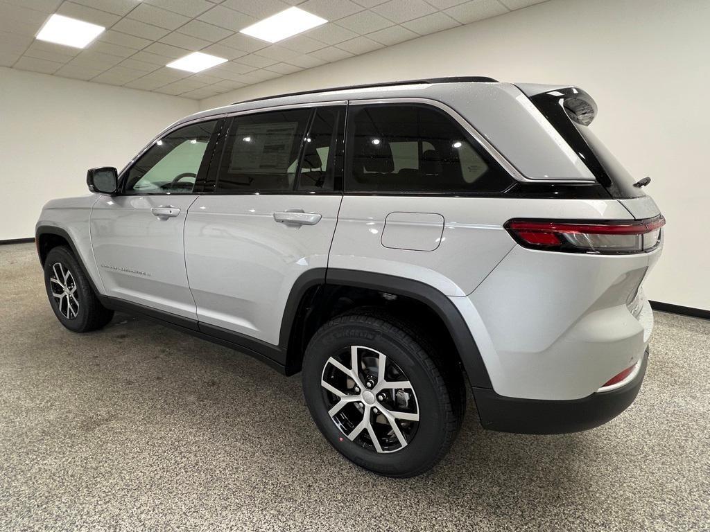 new 2025 Jeep Grand Cherokee car, priced at $43,878